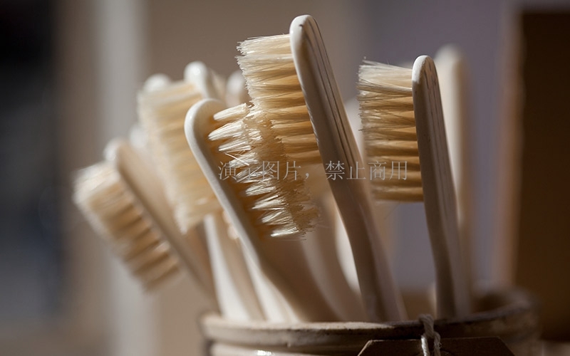 带牙套怎么刷牙