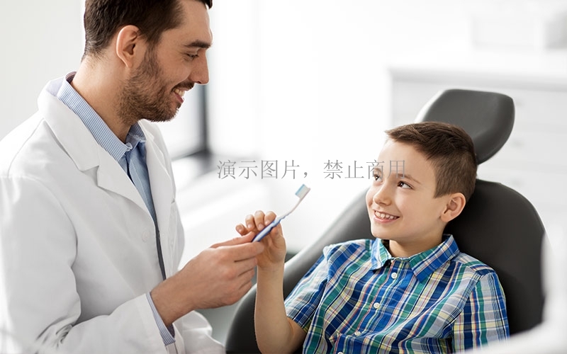 小苏打刷牙的方法